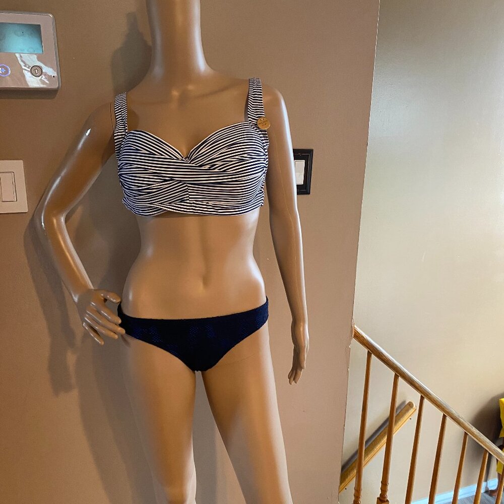 NipTuck Blue/White Strips Multi Fit Cup Bikini Top Adjustable Strap NWT SZ 10